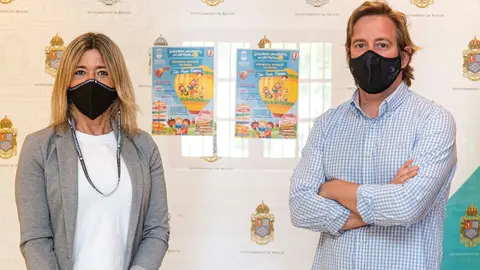 El alcalde de Reoc&iacute;n, Pablo Diestro, y la concejala de Educaci&oacute;n y Juventud, Eva Cobo