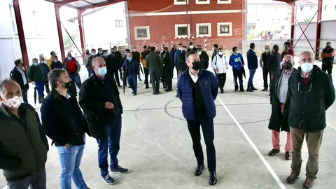 Reuni&oacute;n de Guillermo Blanco con alcaldes y ganaderos sobre el lobo