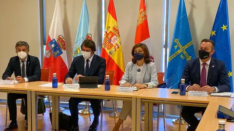 Los consejeros de Castilla y Le&oacute;n, Galicia, Asturias y Cantabria durante la comparecencia