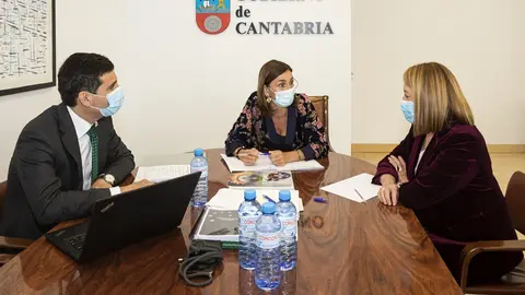 RLa consejera de Presidencia, Interior, Justicia yAcci&oacute;n Exterior, Paula Fern&aacute;ndez Via&ntilde;a,se re&uacute;ne con la Fiscal Superior de Cantabria, Pilar Jim&eacute;nez