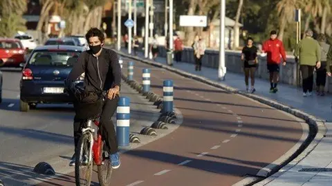 EuropaPress_3397413_Preview_grupo_personas_practican_deportes_aire_libre_mascarillas_entrada