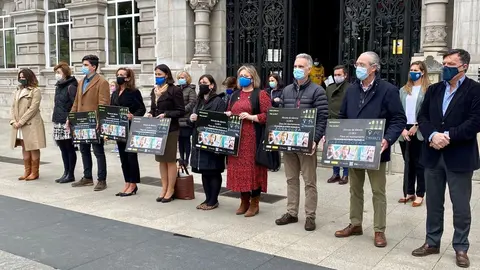 Minuto de silencio en el Ayuntamiento de Santander