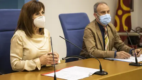 La consejera de Empleo y Pol&iacute;ticas Sociales, Ana Bel&eacute;n &Aacute;lvarez, acompa&ntilde;ada del director general de Trabajo, Gustavo Garc&iacute;a, presenta la Jornada sobre &lsquo;Planes de Igualdad en las Empresas&rsquo;