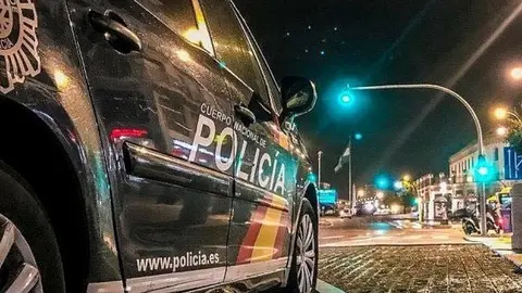 Archivo - Coche Polic&iacute;a Nacional patrullando en Santander