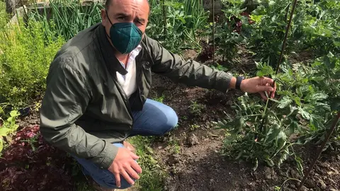 Julio Ricciardiello en los huertos