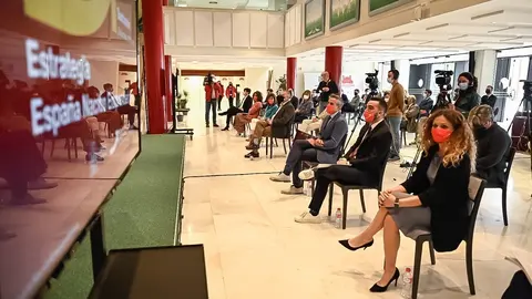 Autoridades de Cantabria en el acto de presentaci&oacute;n en Santander de la 'Estrategia Espa&ntilde;a Naci&oacute;n Emprendedora'