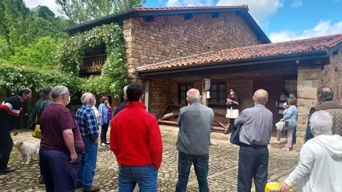 La directora general de Patrimonio Cultural y Memoria Hist&oacute;rica, Zoraida Hijosa, visita el conjunto hist&oacute;rico de B&aacute;rcena para presentar las ayudas de protecci&oacute;n de bienes inmuebles civiles.