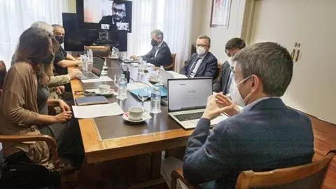 El secretario general de Seguridad Social y Pensiones, Israel Arroyo, en el encuento mantenido con las organizaciones de aut&oacute;nomos para abordar la pr&oacute;rroga del cese de actividad.