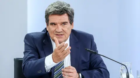 El ministro de Inclusi&oacute;n, Seguridad Social y Migraciones, Jos&eacute; Luis Escriv&aacute;, comparece en una rueda de prensa posterior al Consejo de Ministros extraordinario, en el Complejo de La Moncloa, a 27 de mayo de 2021, en Madrid (Espa&ntilde;a). Este consejo extraordin