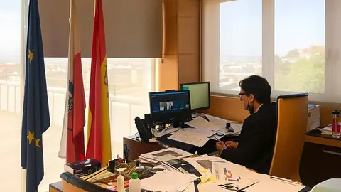 El consejero de Obras P&uacute;blicas, Jos&eacute; Luis Gochicoa, durante la sesi&oacute;n de la CROTU del mes de mayo. FOTO: Gobierno de Cantabria