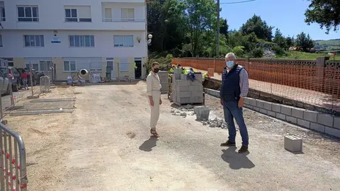 Obras de ampliaci&oacute;n del aparcamiento del consultorio de Arce