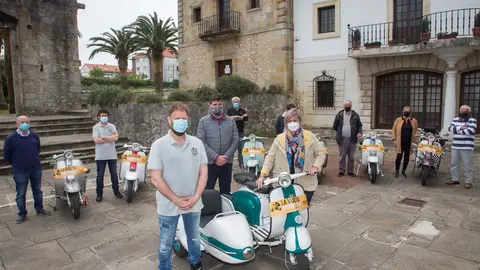 Camargo recibe a los participantes c&aacute;ntabros de la 'vuelta' a Espa&ntilde;a en Lambretta