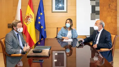 El Consejero De Industria, Turismo, Innovaci&oacute;n, Transporte Y Comunicaciones, Javier L&oacute;pez Marcano, Recibe A La Alcaldesa De Sol&oacute;rzano, Gema Perojo