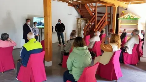 Primera charla sobre delitos que sufren los mayores.