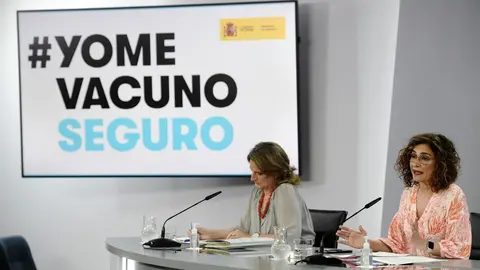 (I-D) La vicepresidenta cuarta y ministra de Transici&oacute;n Ecol&oacute;gica y Reto Demogr&aacute;fico, Teresa Ribera; y la ministra Portavoz, Mar&iacute;a Jes&uacute;s Montero