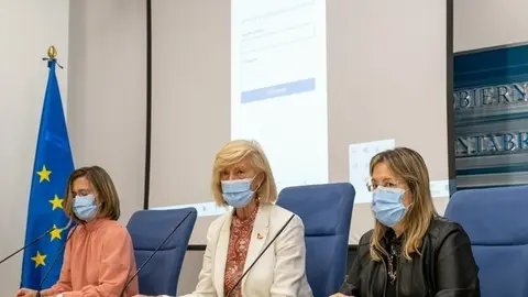 La consejera, Marina Lomb&oacute;, en la rueda  de prensa