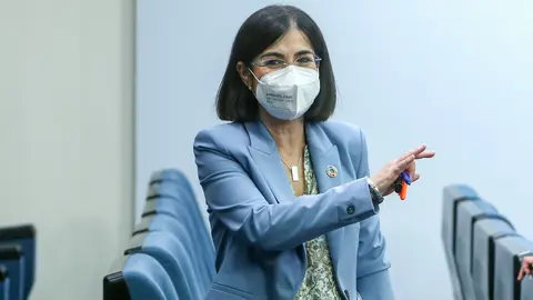 La ministra de Sanidad, Carolina Darias, a su salida de una rueda de prensa posterior a la reuni&oacute;n del Consejo Interterritorial del Sistema Nacional de Salud, a 26 de mayo de 2021, en Madrid (Espa&ntilde;a). El Ministerio de Sanidad y las comunidades aut&oacute;nomas d