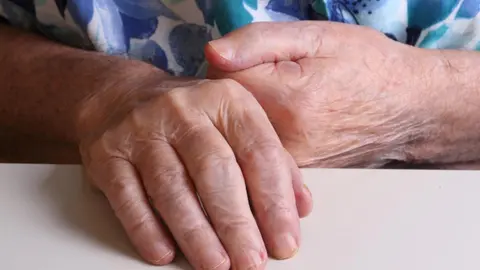 Archivo - Ayuda a personas dependientes