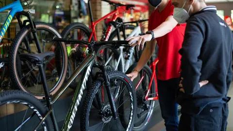 Archivo - Tienda de bicicletas