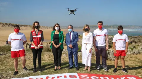 Presentaci&oacute;nd e la campa&ntilde;a 'Cantabria segura' en la playa de Valdearenas, es Liencres