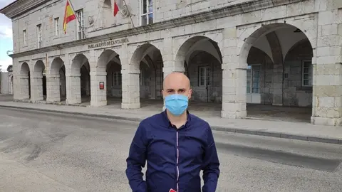 El coordinador auton&oacute;mico de IU en Cantabria, Israel Ruiz Salm&oacute;n.