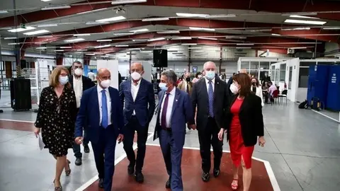 Visita del presidente regional, Miguel &Aacute;ngel Revilla, y consejros, al nuevo centro de Amica en el pol&iacute;gono de Siresa, en Reinosa