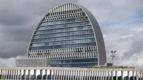 Archivo - Edificio de la sede de BBVA en Madrid, conocido como &lsquo;La Vela&rsquo;, a 22 de abril de 2021, en Madrid (Espa&ntilde;a).