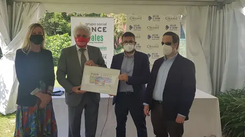 Miembros de la AEHC y de la ONCE presentan el cup&oacute;n dedicado a la hosteler&iacute;a