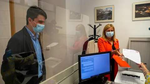 Fern&aacute;ndez y Cobo registran la PNL en el Parlamento