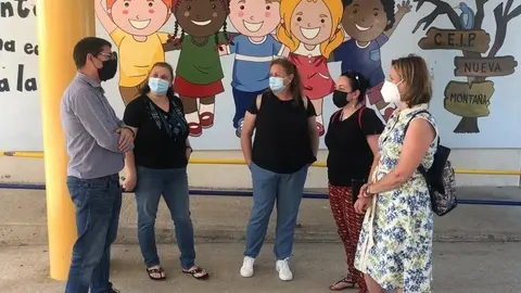 Reuni&oacute;n del concejal de Deporte, Felipe P&eacute;rez Manso, y representantes del CEIP Nueva Monta&ntilde;a