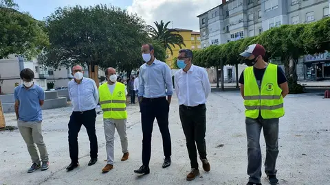 Javier L&oacute;pez Estrada y Jos&eacute; Manuel Cruz Viadero visitan las obras de la Plaza Covadonga