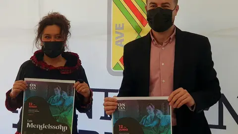 Esther V&eacute;lez y Diego Quintana presentan el concierto de la OSCAN en el TMCE