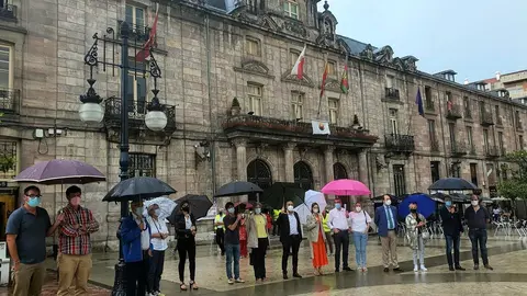 Concentraci&oacute;n silenciosa contra la violencia de g&eacute;nero en Torrelavega