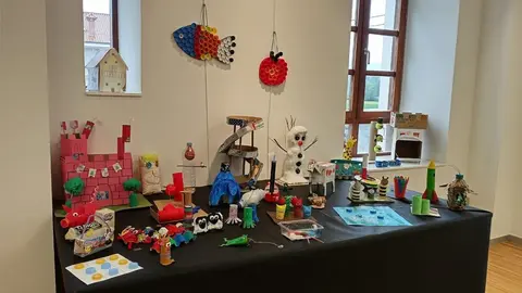 La exposici&oacute;n 'Reciclaarte' de los alumnos del colegio Virgen de Valencia.