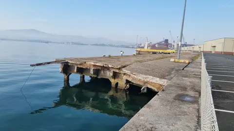 Desplome de parte de los muelles de Malia&ntilde;o.