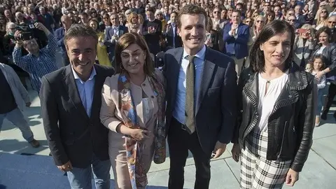 Archivo - Diego Movell&aacute;n, Mar&iacute;a Jos&eacute; S&aacute;enz de Buruaga, Pablo Casado y Gema Igual en un acto de la campa&ntilde;a electoral del 28A. Archivo