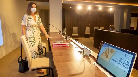 La consejera de Econom&iacute;a y Hacienda, Mar&iacute;a S&aacute;nchez, analiza la estabilidad presupuestaria de Cantabria.