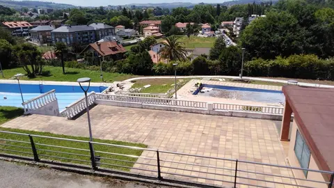 Obras en las piscinas de Reoc&iacute;n