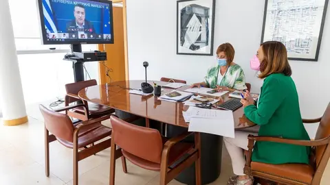 La consejera de Presidencia, Paula Fern&aacute;ndez, y la directora de Acci&oacute;n Exterior, Rosa Vald&eacute;s, en la reuni&oacute;n preparatoria del Pleno de la Conferencia sobre el Futuro de Europa