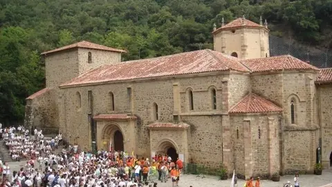 Archivo - Peregrinos en Santo Toribio por el A&ntilde;o Jubilar