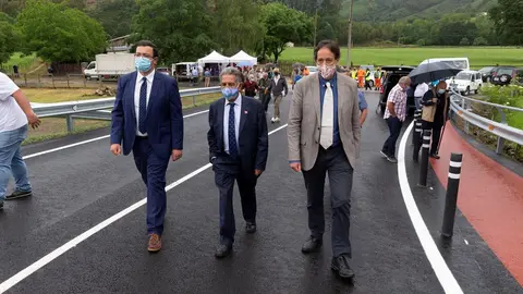 El Presidente De Cantabria, Miguel &Aacute;ngel Revilla, Acompa&ntilde;ado Por El Consejero De Obras P&uacute;blicas, Ordenaci&oacute;n Del Territorio Y Urbanismo, Jos&eacute; Luis Gochicoa, Inaugura La Nueva Infraestructura.