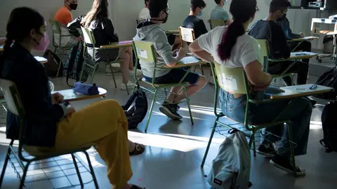 Un grupo de estudiantes en un aula 