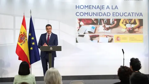 El presidente del Gobierno, Pedro S&aacute;nchez, interviene durante un acto de homenaje a la comunidad educativa, en La Moncloa, a 19 de junio de 2021