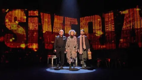 Actores de la obra 'Siveria'. De izda a derecha: Adolfo Fern&aacute;ndez, Sonia Almarcha y Marc Parejo