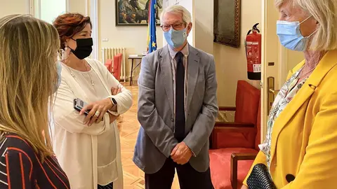 La Consejera De Educaci&oacute;n Y Formaci&oacute;n Profesional, Marina Lomb&oacute;,  Junto Al Secretario De Estado, Alejandro Tiana Y La Directora De General De Evaluaci&oacute;n Y Cooperaci&oacute;n Territorial Del Ministerio, Dolores L&oacute;pez Sanz