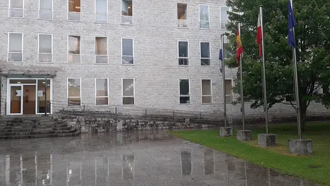 Entrada al complejo judicial Las Salesas de Santander, sede de la Audiencia Provincial de Cantabria