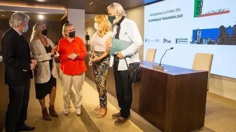 Asistentes a la presentaci&oacute;n de la programaci&oacute;n cultural 2021 del Ecoparque de Trasmiera. (Foto: Lara Revilla)