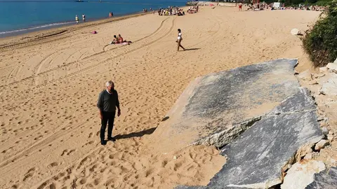 El portavoz del PRC, Jos&eacute; Mar&iacute;a Fuentes-PIla, en la playa de Los Peligros
