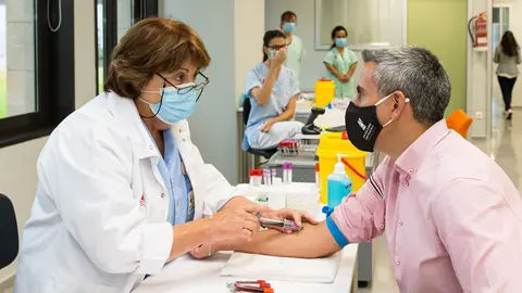 El Vicepresidente Y Consejero De Universidades, Igualdad, Cultura Y Deporte, Pablo Zuloaga, Participa En El Proyecto &lsquo;Cohorte Cantabria&rsquo; En El Hospital Valdecilla.