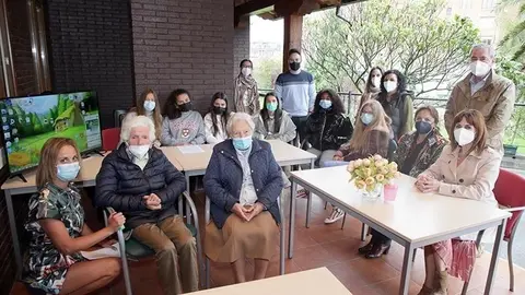 12:00 horas. Centro Socio-Sanitario de Atenci&oacute;n a la Dependencia La Ontan&iacute;a de Suances, C/ La Tabierna, 8
La consejera de Empleo y Pol&iacute;ticas Sociales, Ana Bel&eacute;n &Aacute;lvarez, asiste a la presentaci&oacute;n del proyecto intergeneracional que desarrolla el centro en colaboraci&oacute;n con el IES R&iacute;a San Mart&iacute;n y el CEIP Portus Blendium del mismo municipio.
nr
22 jun 21